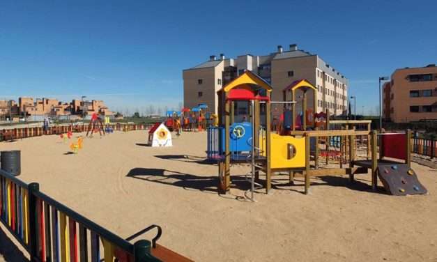 Nuevo parque infantil municipal calle la Rosa en Miramadrid