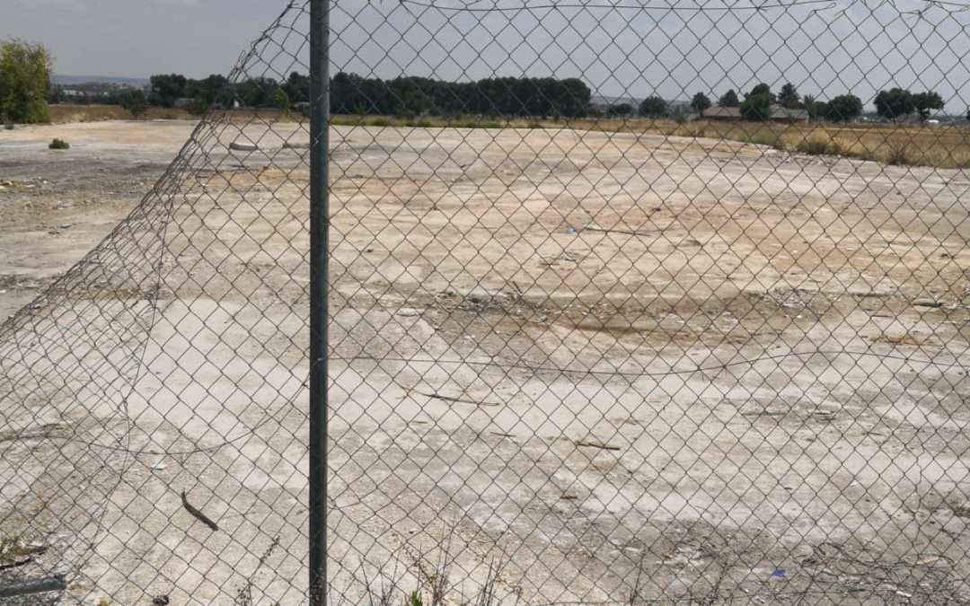 Cerrado y limpio el «vertedero» ilegal de la carretera al INTA