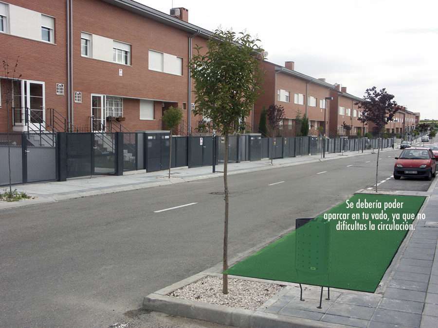 Más vecinos, menos plazas de aparcamiento.